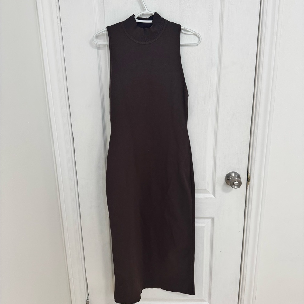 Aritzia- Babaton Contour knit sleeveless midi dress sz L